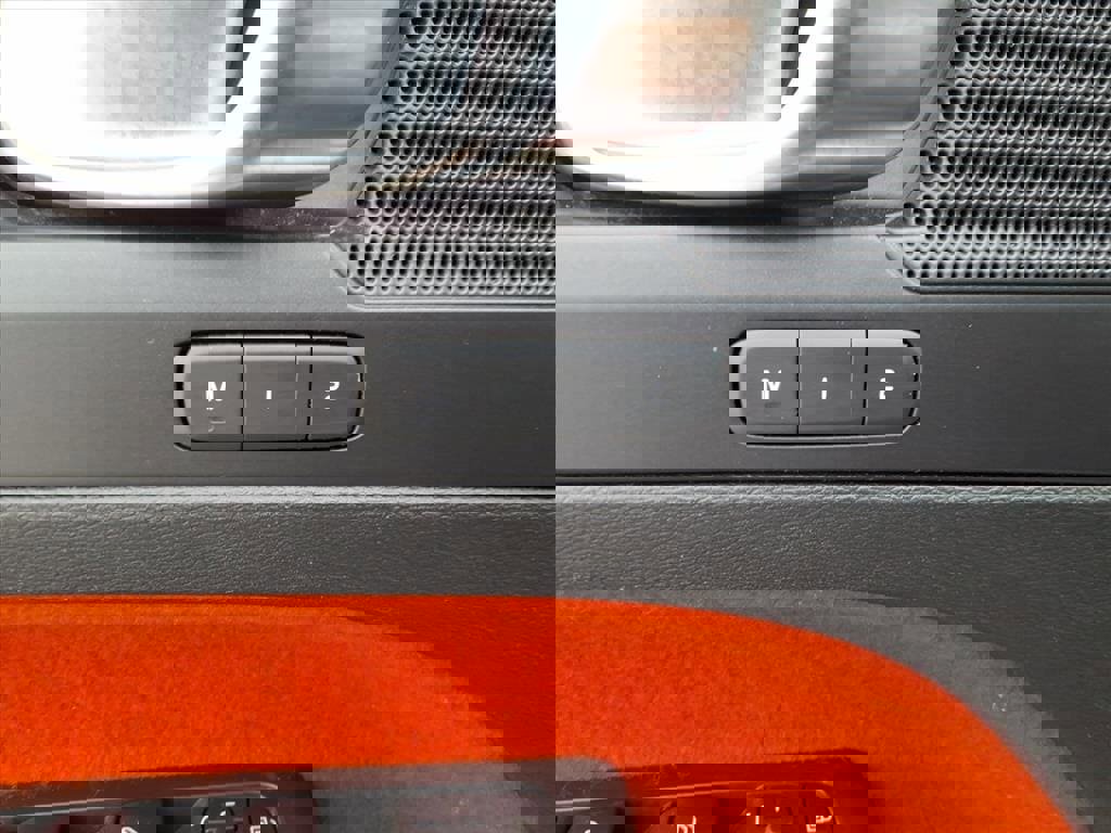 Used 2020 Volvo XC40 T4 R-Design w/ Protection Package Premier image 17