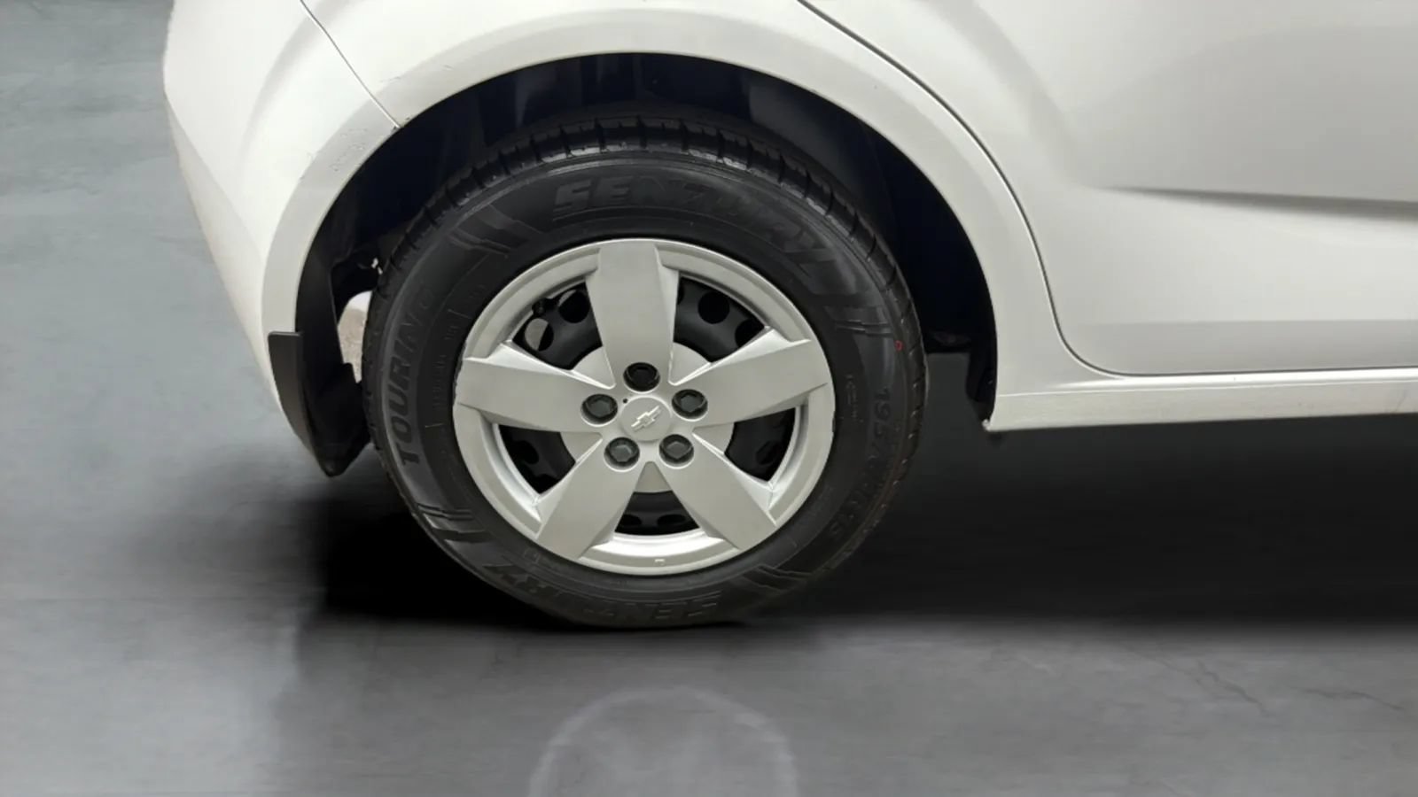 Used 2014 Chevrolet Sonic LS FWD image 23