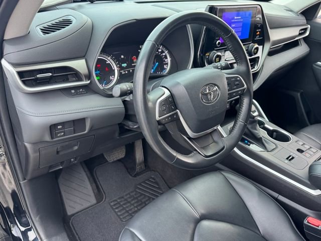 Used 2023 Toyota Highlander XLE image 13