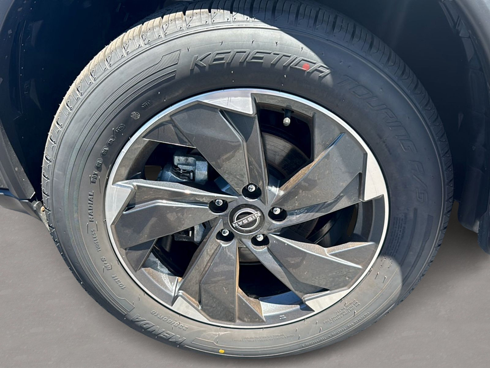 Used 2025 Nissan Rogue SV AWD/4WD image 3