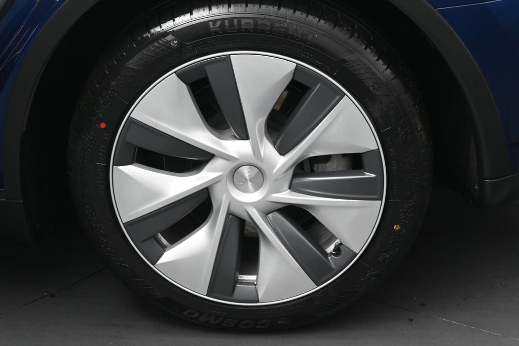 Used 2024 Tesla Model Y 2WD image 10