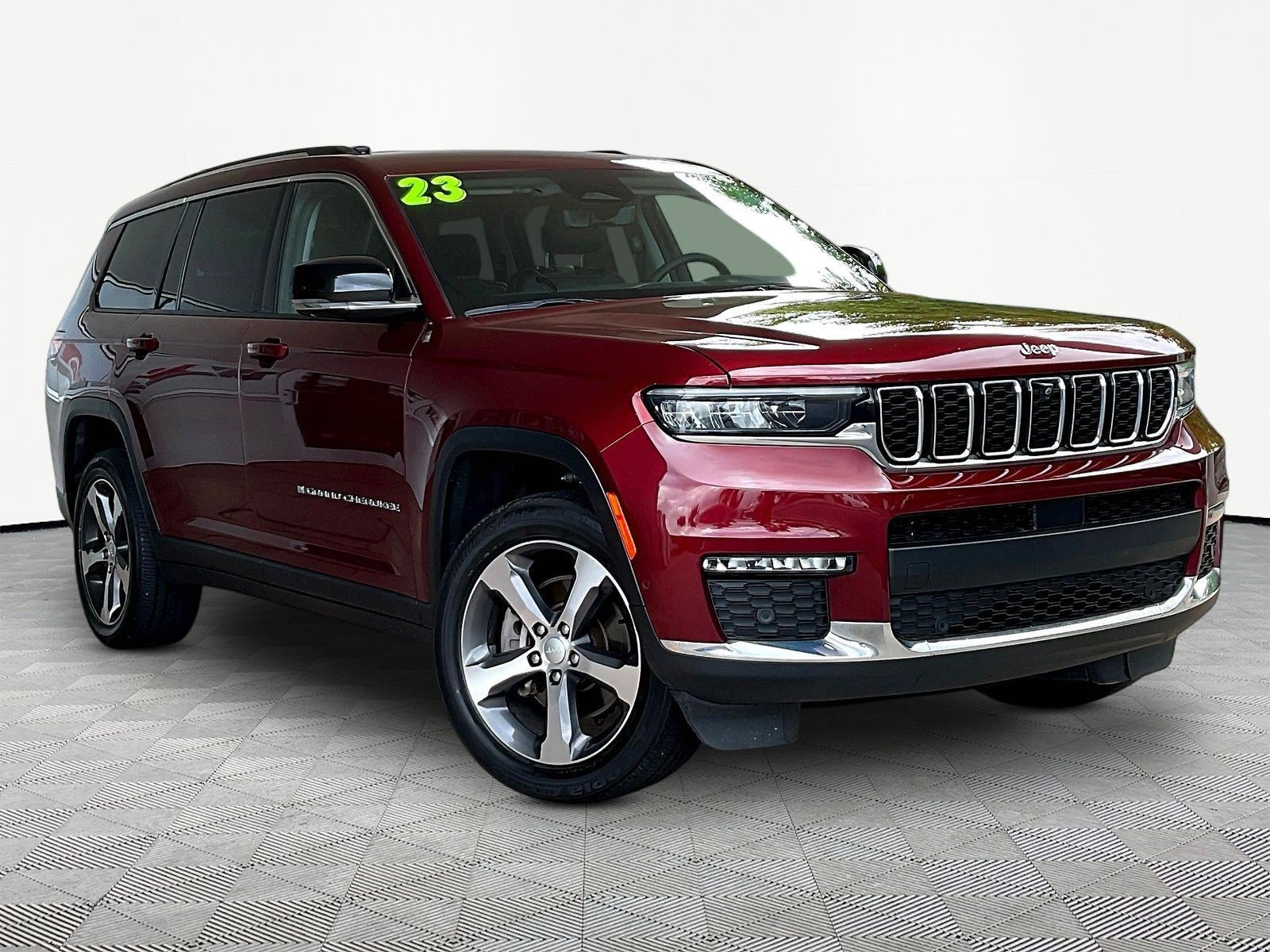 Used 2023 Jeep Grand Cherokee L Limited w/ Luxury Tech Group II AWD/4WD image 3