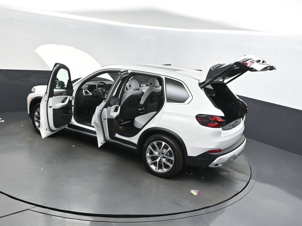 Used 2026 BMW X5 sDrive40i w/ Parking Assistance Package RWD image 2