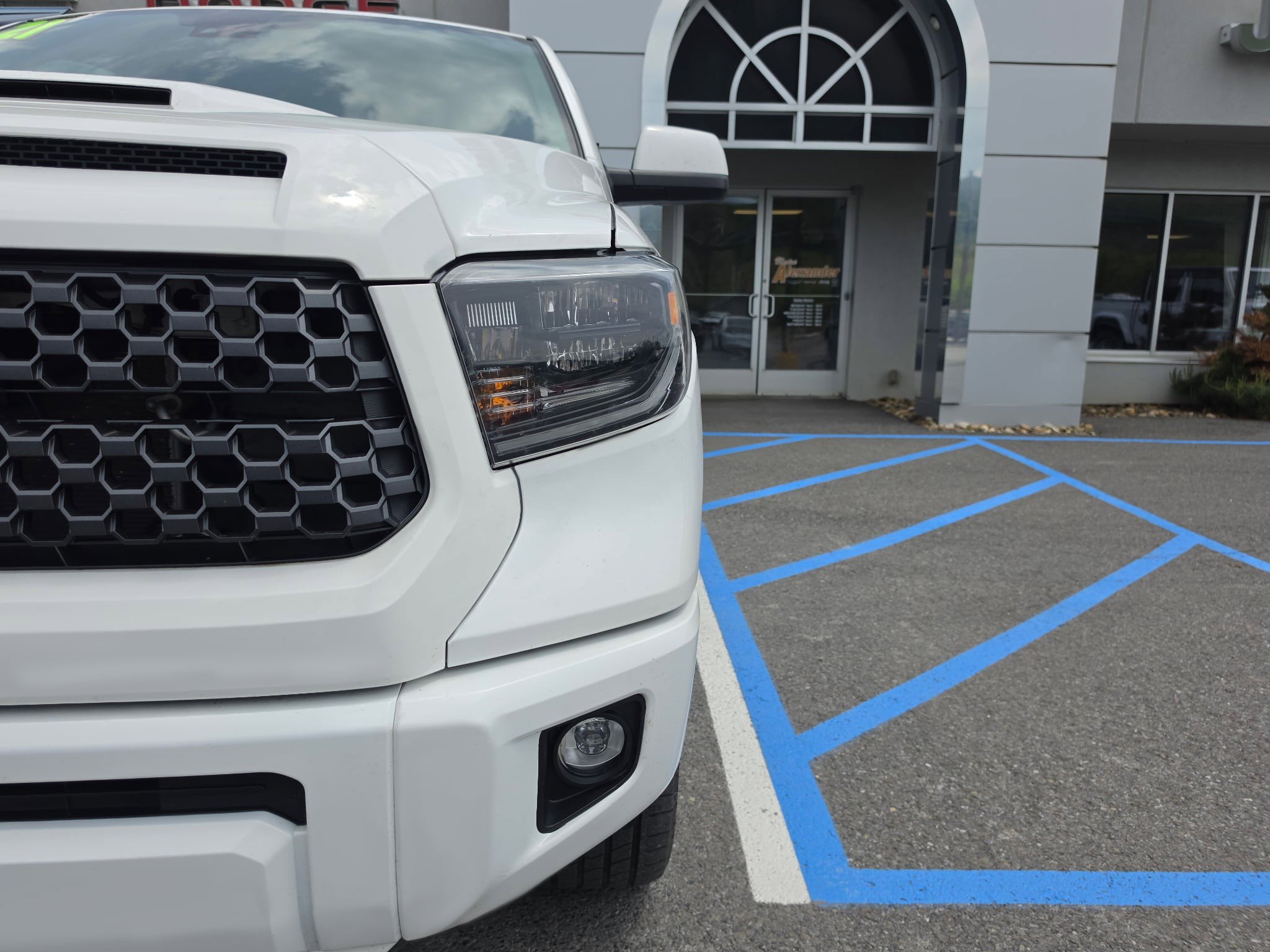 Used 2021 Toyota Tundra SR5 w/ TRD Sport Package AWD/4WD image 10