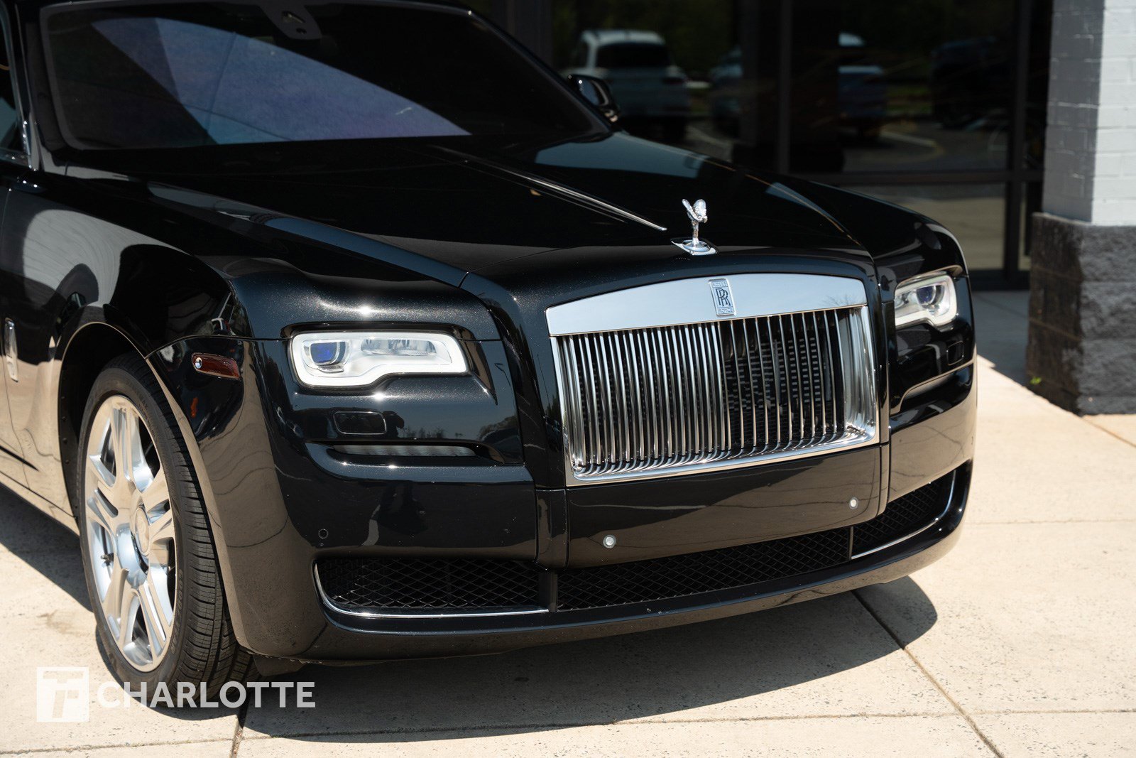 Used 2016 Rolls-Royce Ghost image 2