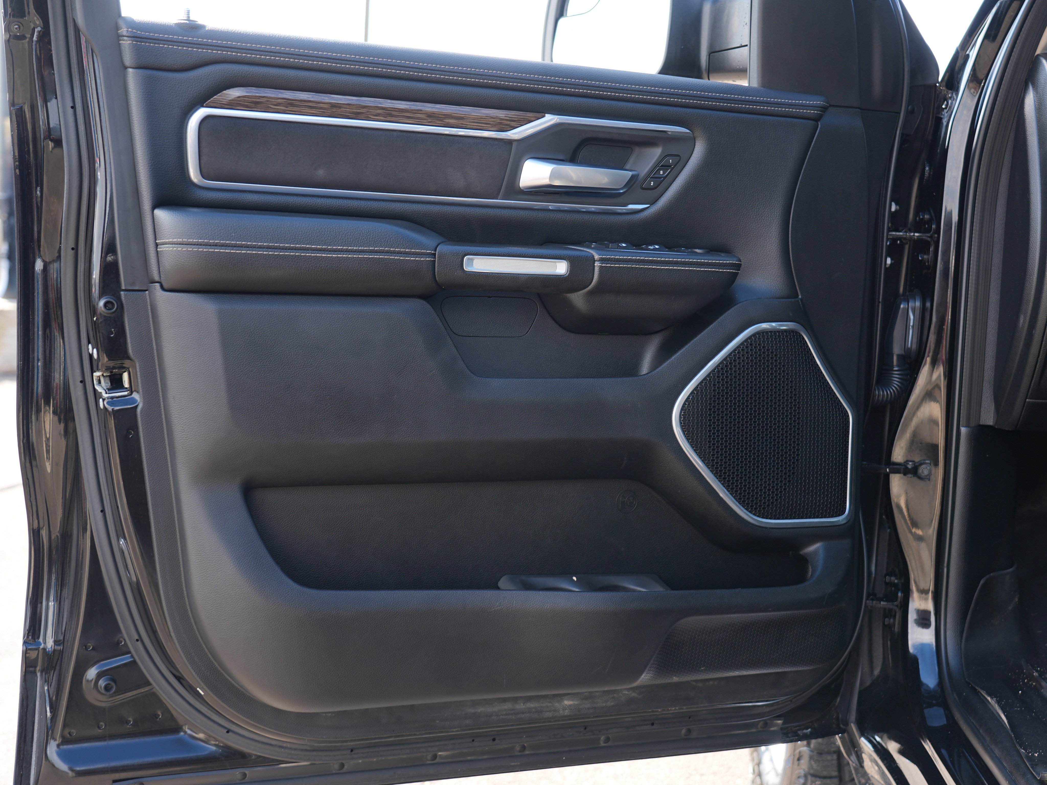 Used 2019 RAM 1500 Laramie image 14