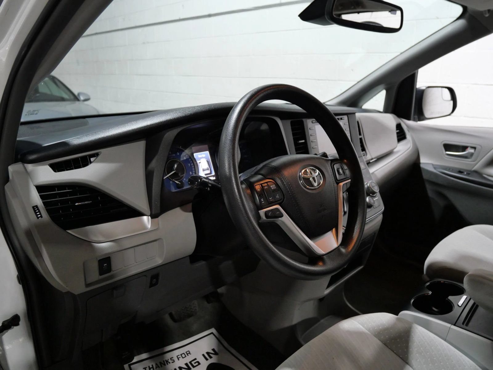 Used 2018 Toyota Sienna LE FWD image 8