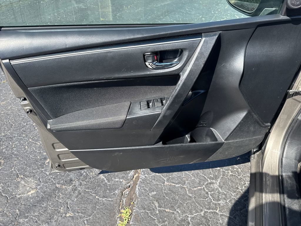 Used 2019 Toyota Corolla LE FWD image 13