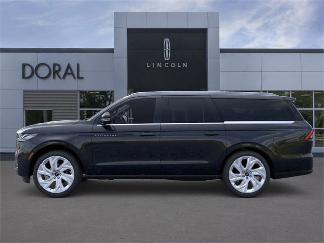New 2025 Lincoln Navigator L Black Label image 3