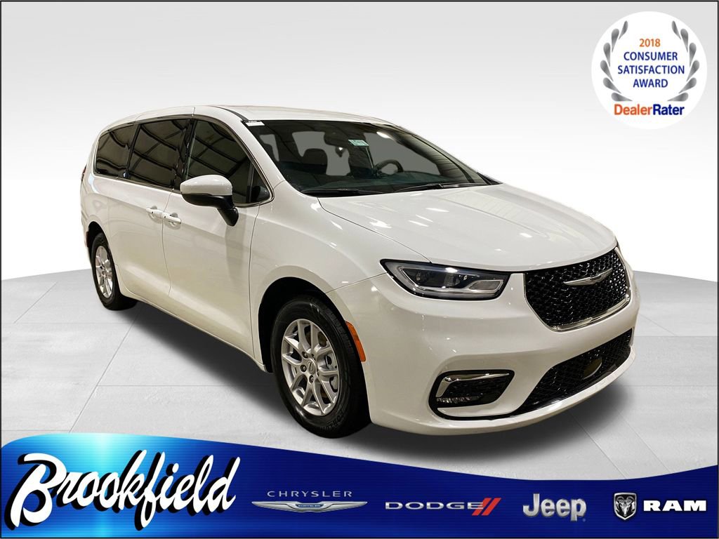 Used 2023 Chrysler Pacifica Touring image 1