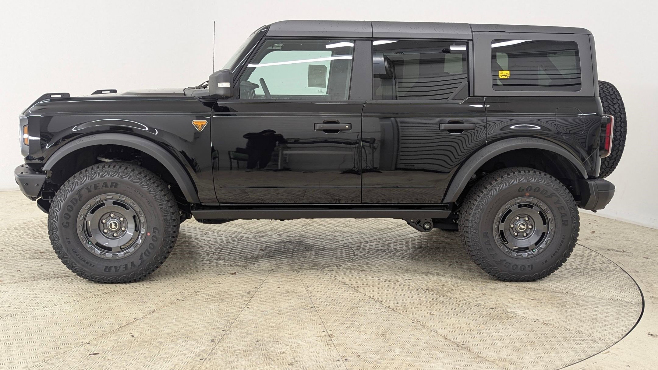 New 2025 Ford Bronco Badlands image 2