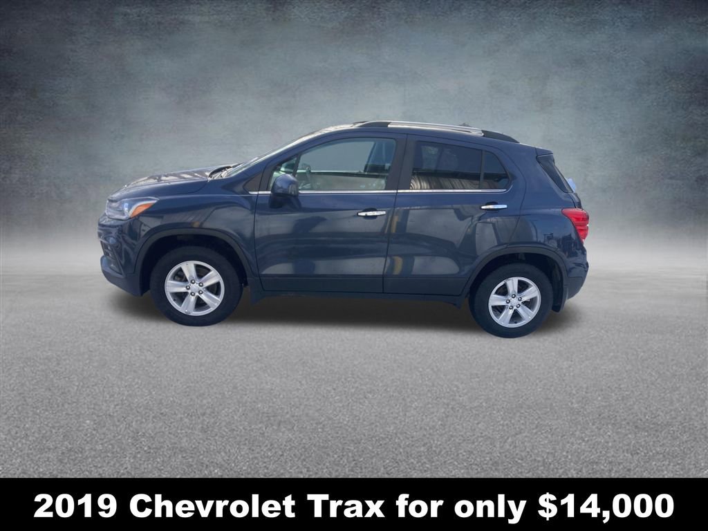 Used 2019 Chevrolet Trax LT w/ LT Convenience Package image 2