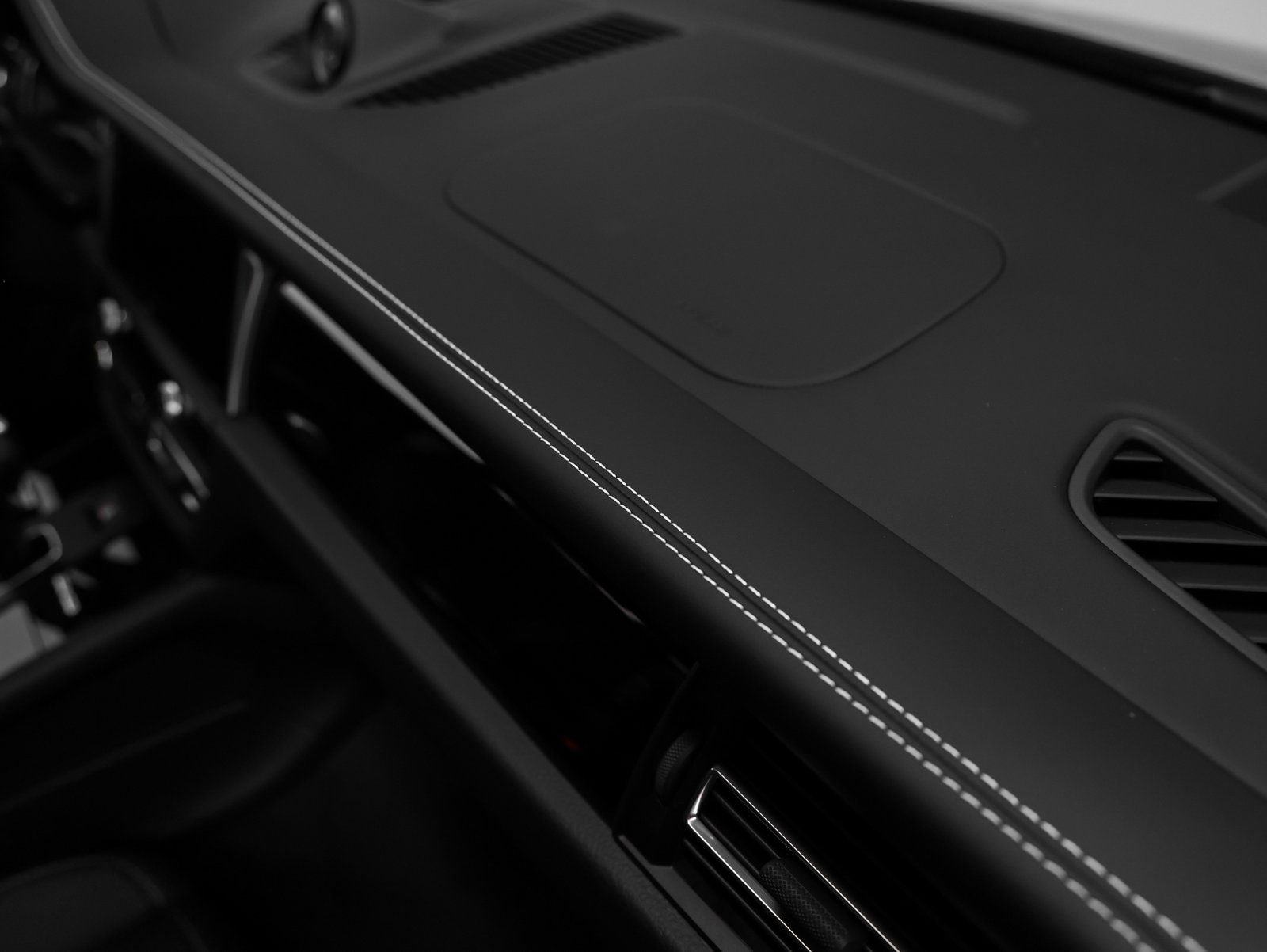 New 2026 Porsche Macan image 23