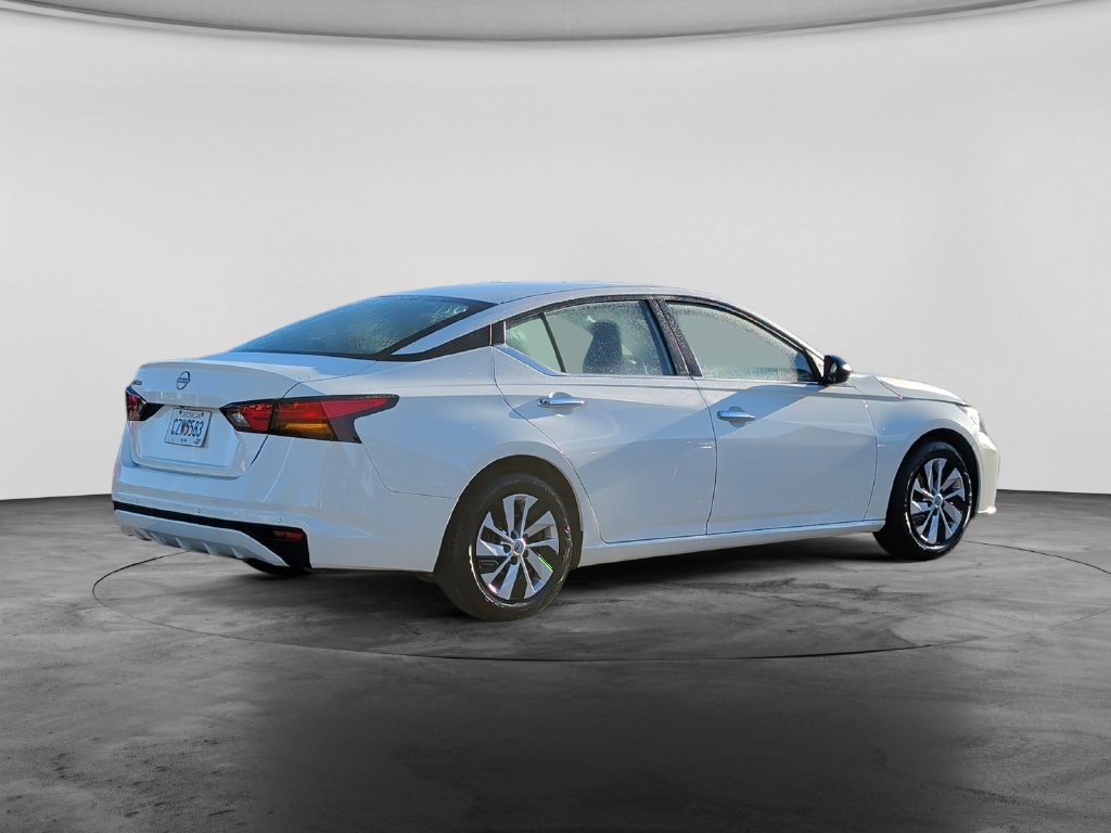 Used 2024 Nissan Altima 2.5 S FWD image 7