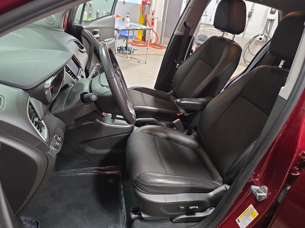 Certified 2022 Chevrolet Trax LT w/ LT Convenience Package image 14