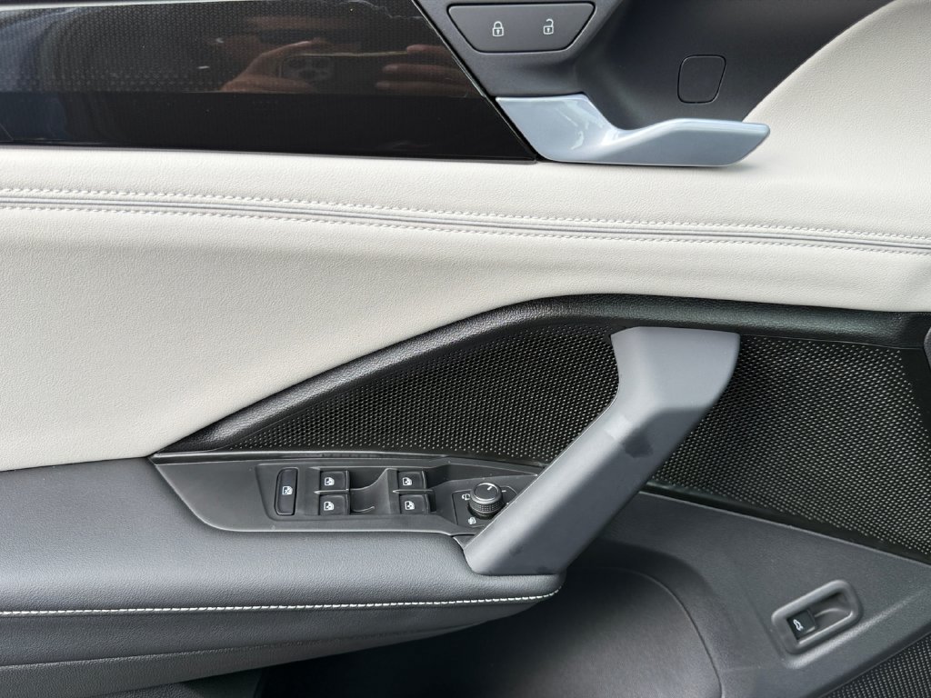 New 2026 Volkswagen Tiguan SEL R-Line AWD/4WD image 11