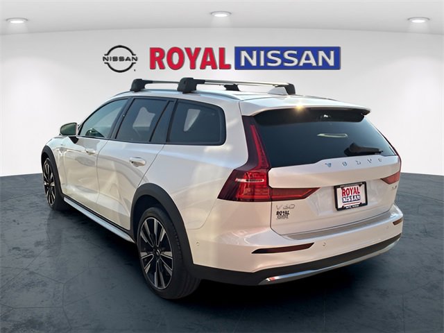 Used 2024 Volvo V60 B5 Cross Country Ultimate w/ Protection Package Premier image 5