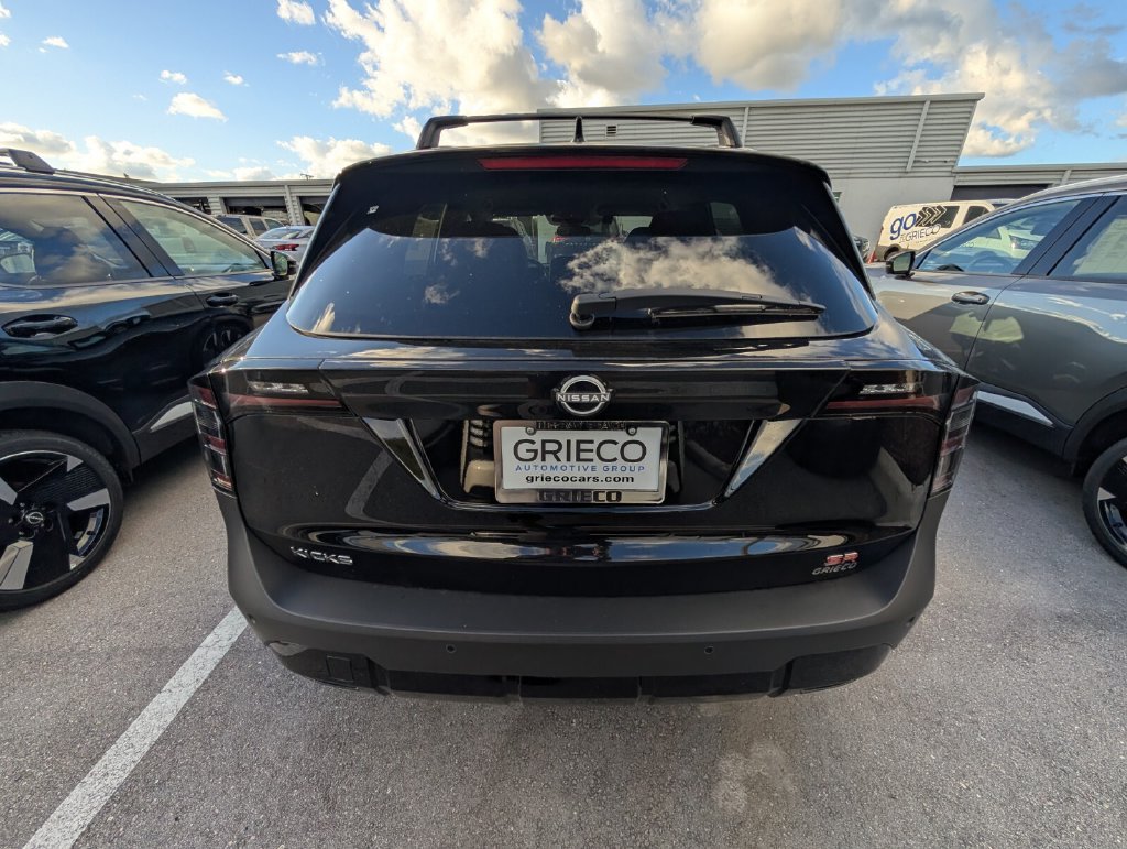 New 2025 Nissan Kicks SR w/ Illumination Package FWD image 10