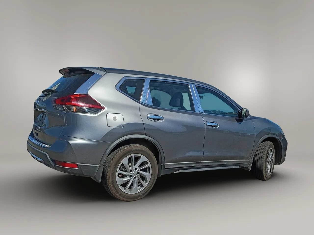 Used 2018 Nissan Rogue S FWD image 5