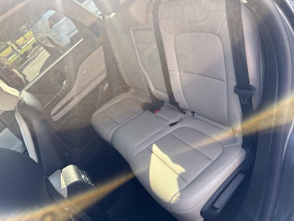 Used 2025 Lincoln Corsair AWD w/ Equipment Group 101A image 15