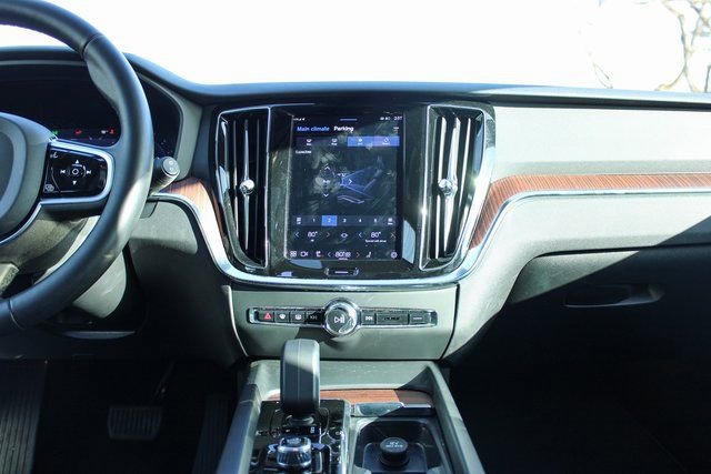 Used 2025 Volvo V60 B5 Cross Country Plus image 18