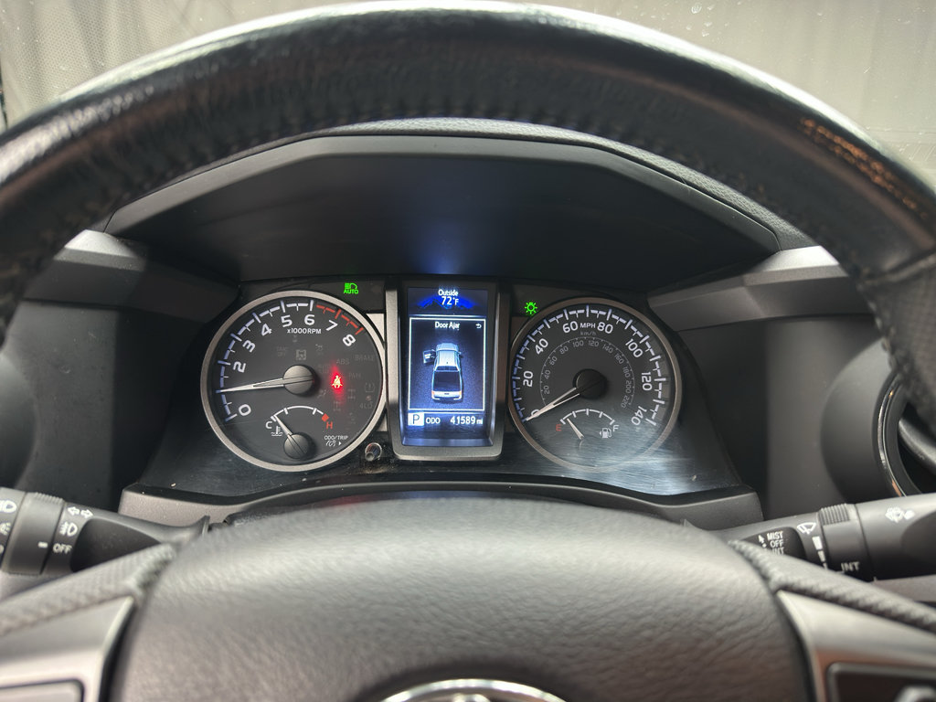Used 2022 Toyota Tacoma TRD Off-Road AWD/4WD image 9