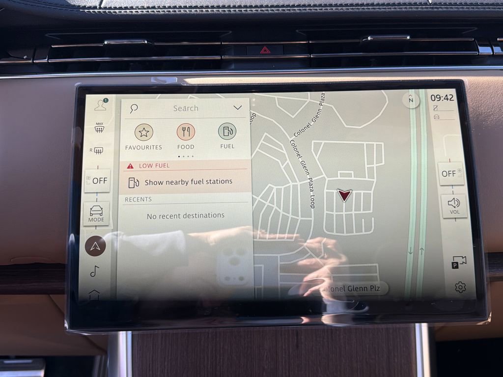 New 2026 Land Rover Range Rover SE image 26