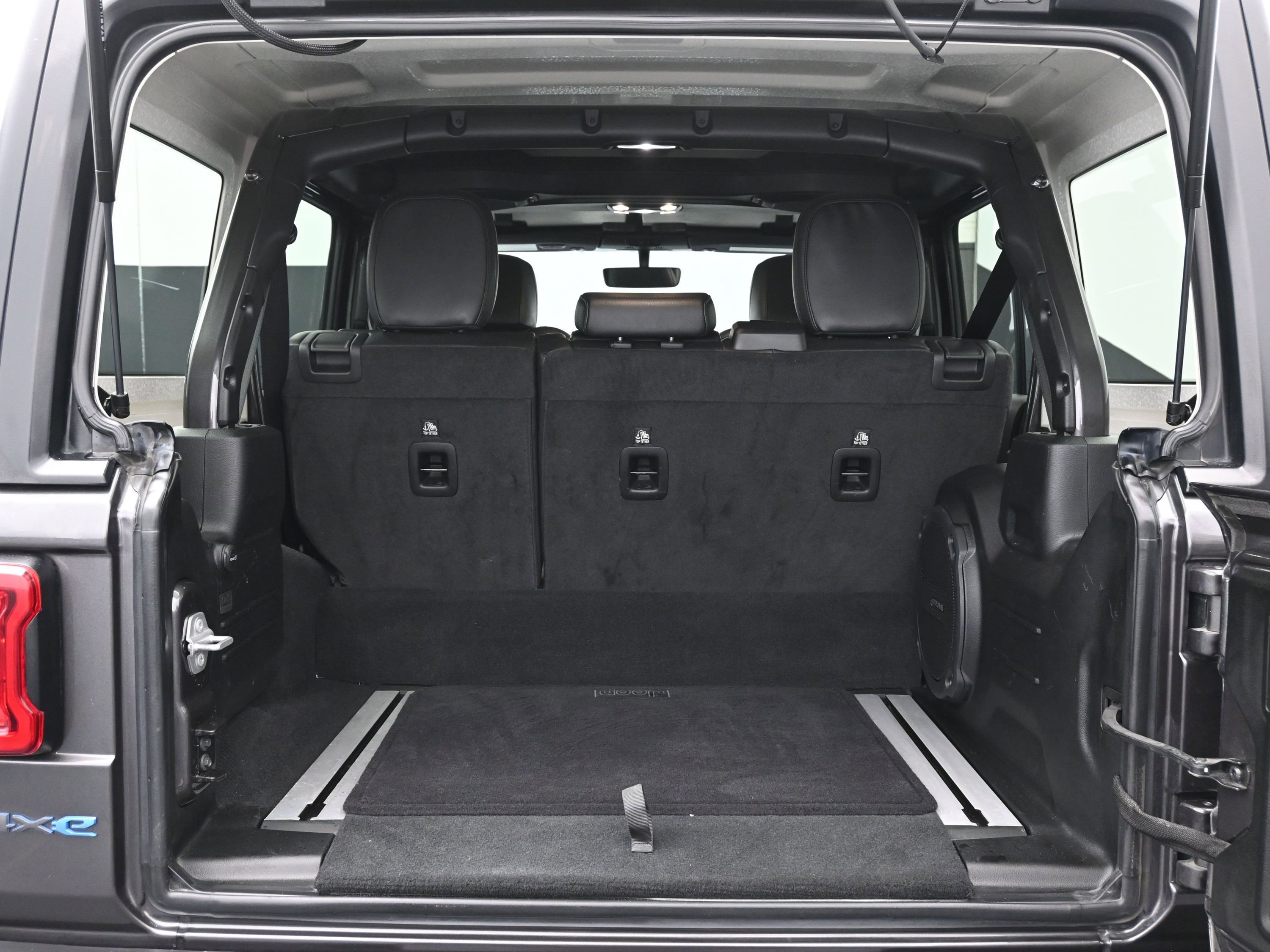 Used 2022 Jeep Wrangler Unlimited Rubicon 4xe w/ Cold Weather Group image 6