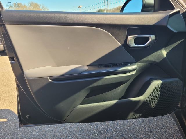 Used 2025 Kia K4 LXS image 16