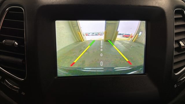 Used 2018 Jeep Compass Latitude w/ Popular Equipment Group FWD image 13