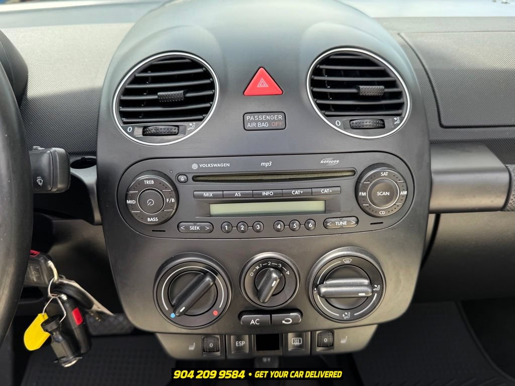 Used 2010 Volkswagen Beetle Final Edition FWD image 18