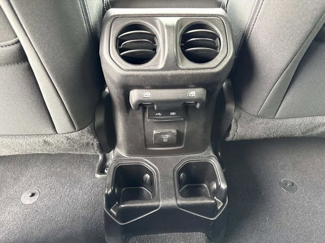 Used 2019 Jeep Wrangler Unlimited Sahara image 29