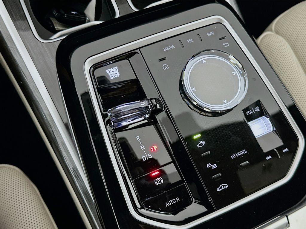 New 2026 BMW 750e xDrive w/ Executive Package image 15