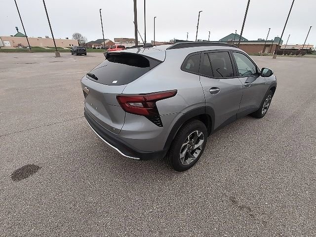 Used 2025 Chevrolet Trax LT w/ LT Convenience Package image 5