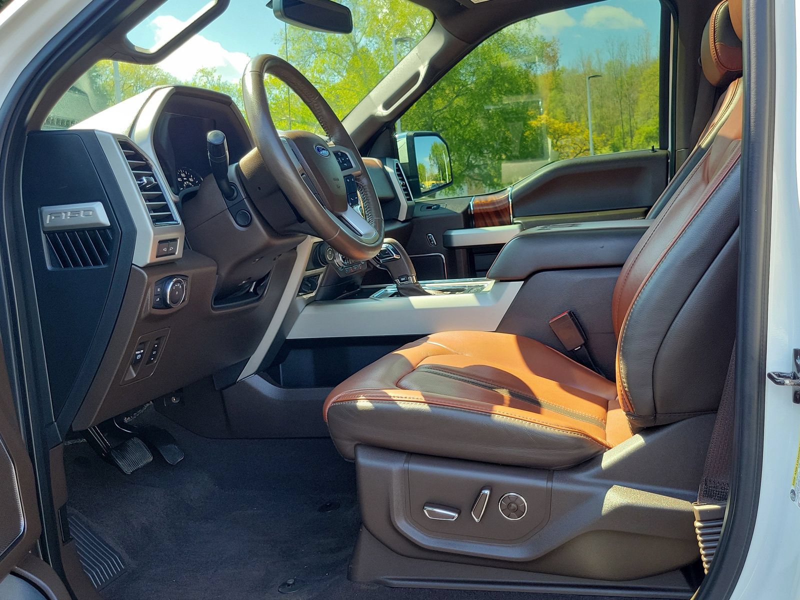 Used 2018 Ford F150 King Ranch w/ Equipment Group 601A Luxury AWD/4WD image 9