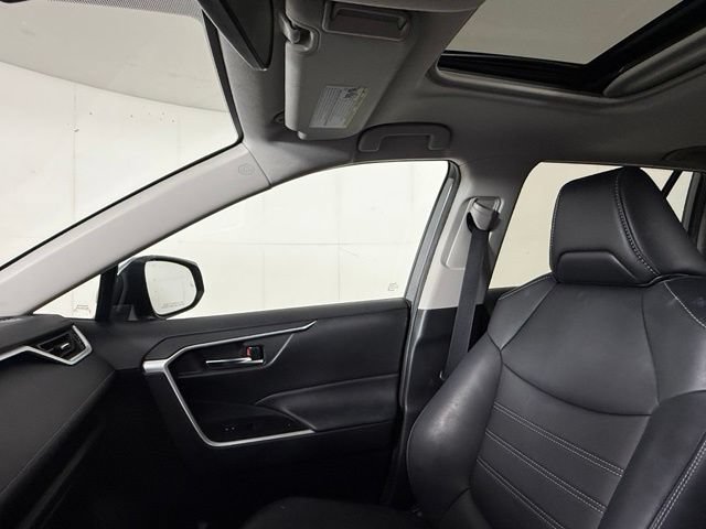 Used 2021 Toyota RAV4 XLE Premium FWD image 17