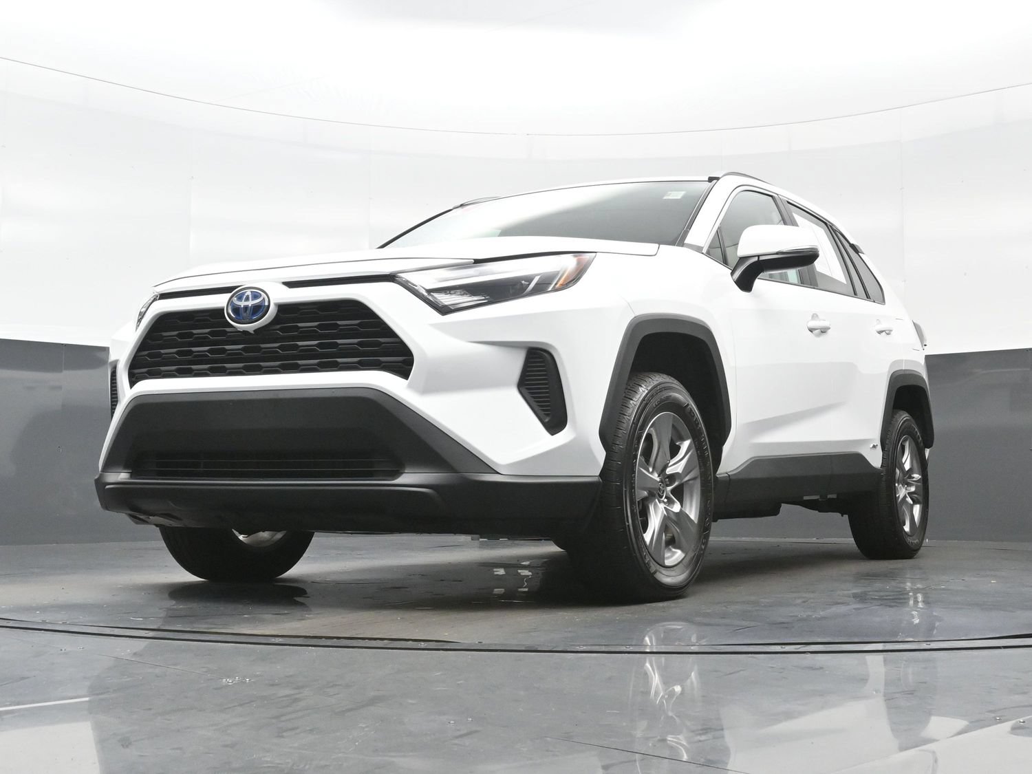 Used 2024 Toyota RAV4 XLE w/ Convenience Package AWD/4WD image 29