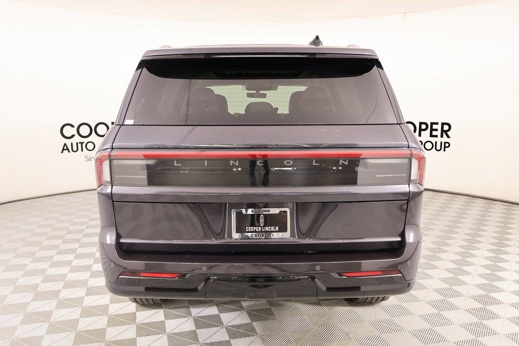 New 2025 Lincoln Navigator Reserve image 23