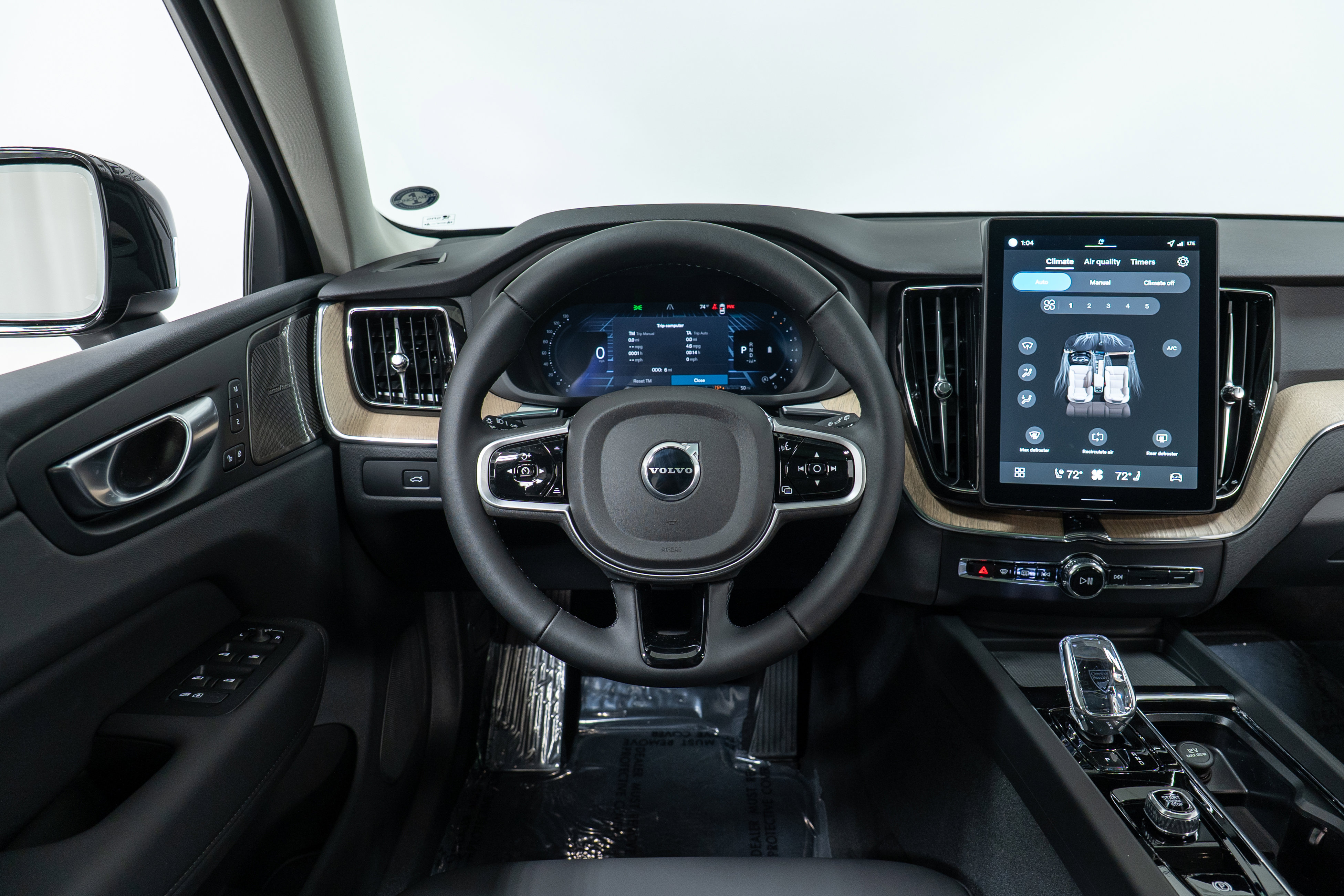 New 2026 Volvo XC60 B5 Plus w/ Climate Package image 17