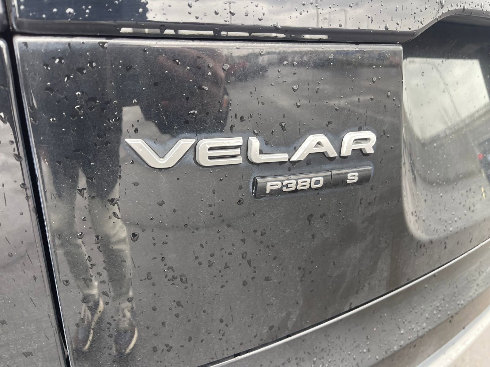 Used 2018 Land Rover Range Rover Velar S image 18