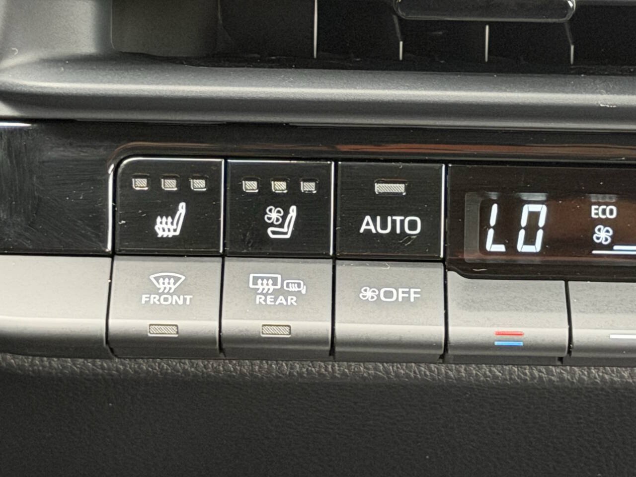 Used 2025 Toyota Crown Signia AWD/4WD image 29