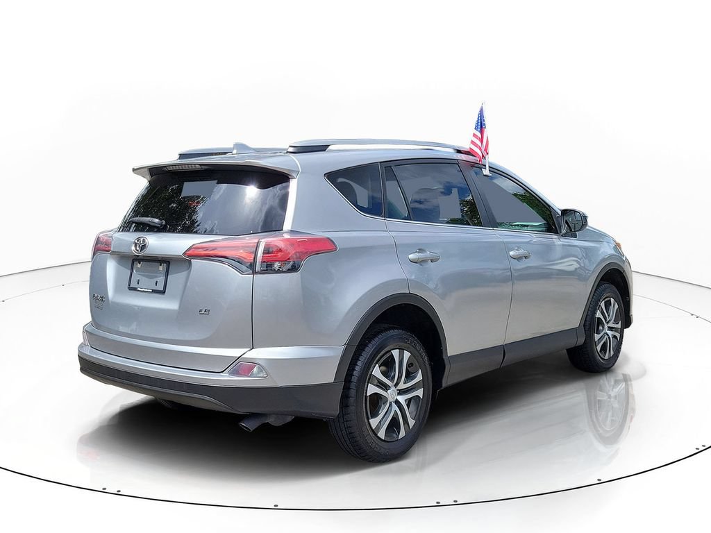 Used 2018 Toyota RAV4 LE FWD image 3