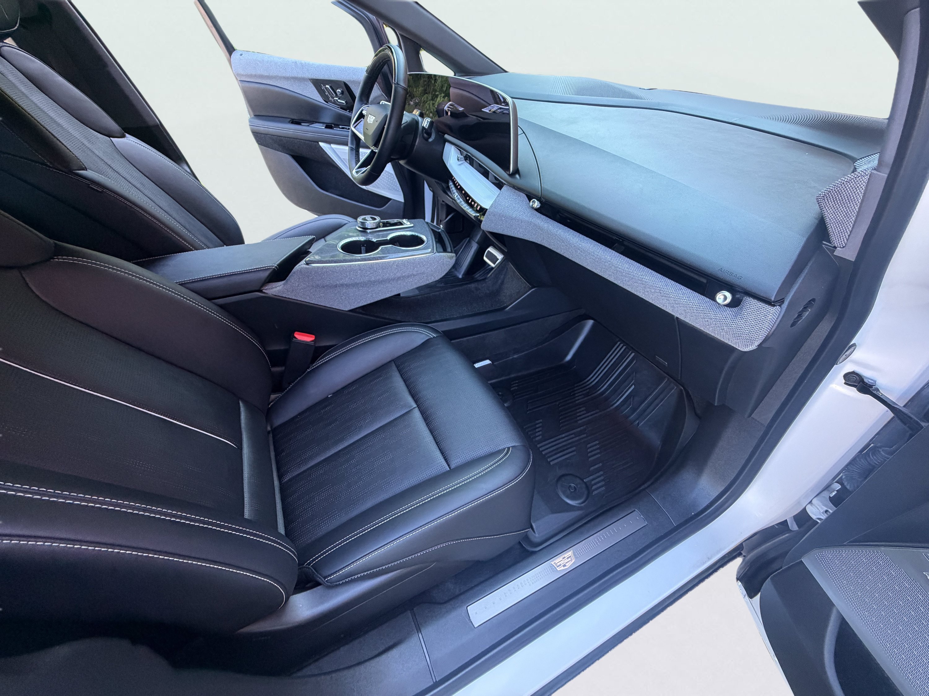 Used 2025 Cadillac Optiq Luxury 2 w/ LPO, Floor Liner Package AWD/4WD image 29