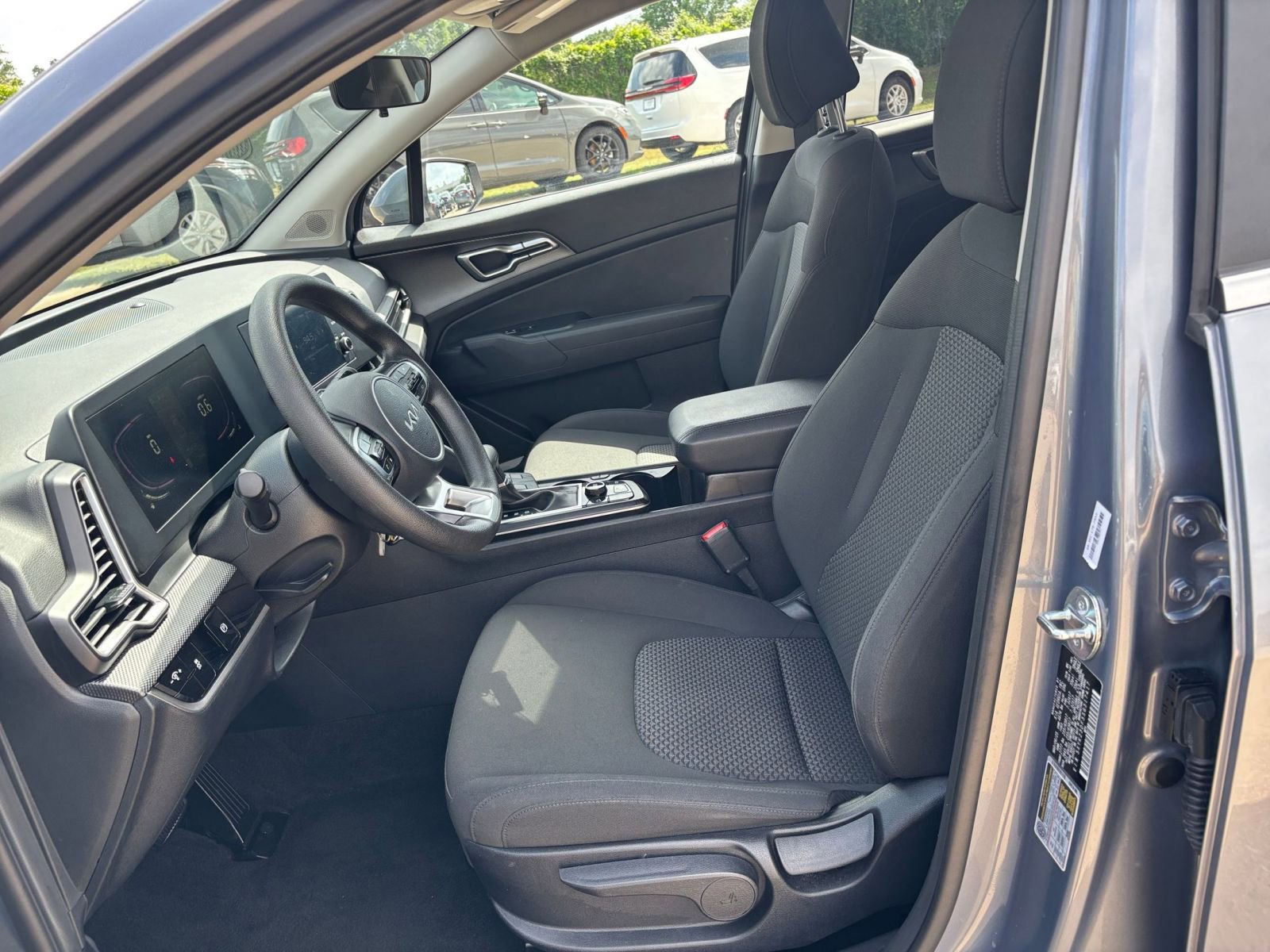 Used 2025 Kia Sportage LX image 25