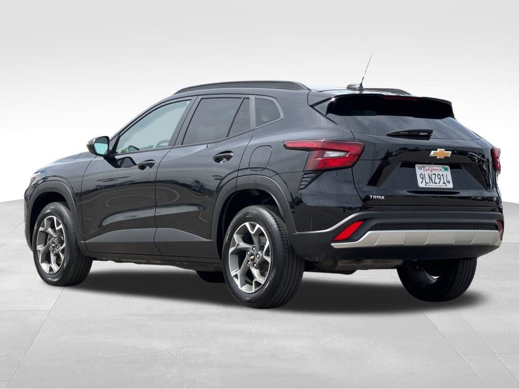 Used 2024 Chevrolet Trax LT FWD image 3