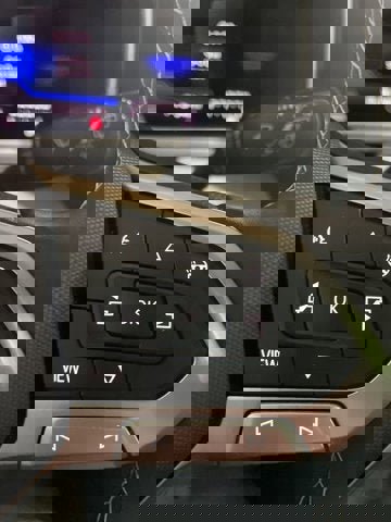 Certified 2025 Volkswagen Taos SE w/ Panoramic Sunroof Package image 18