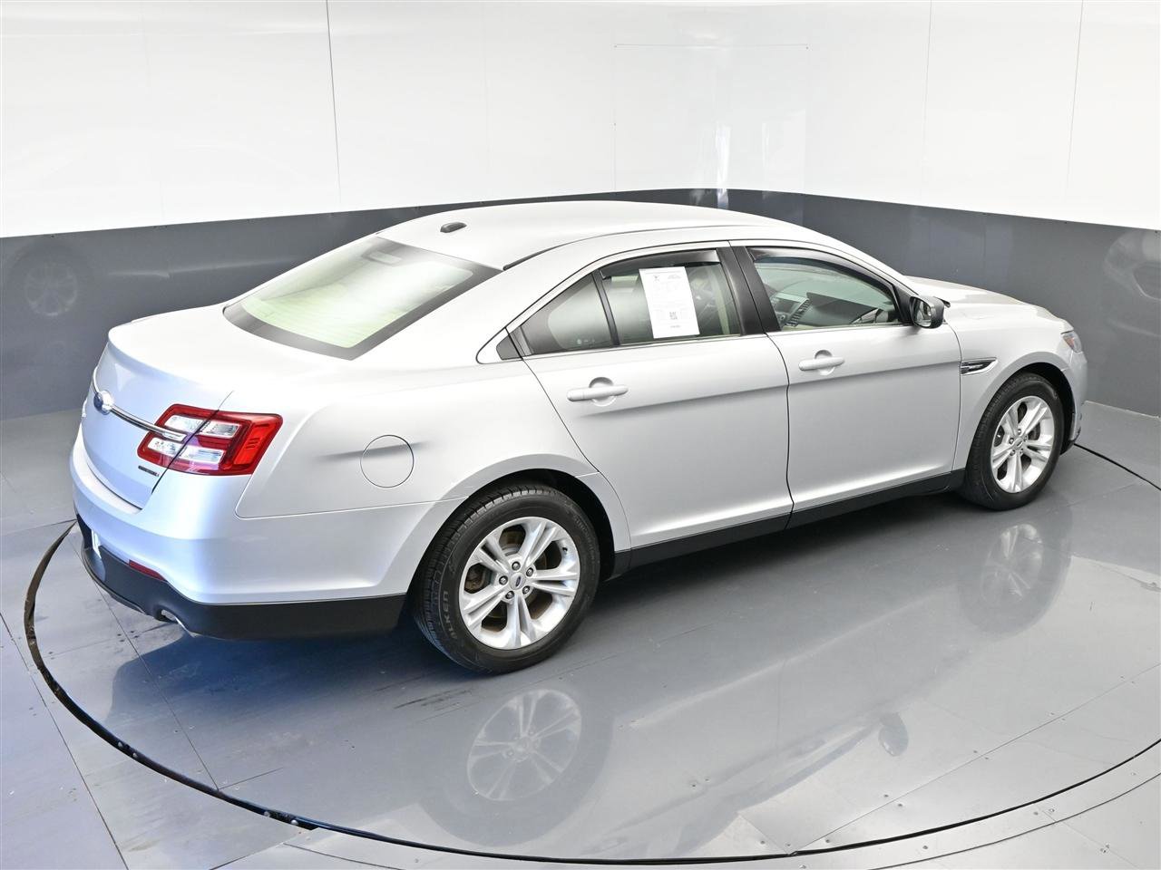 Used 2019 Ford Taurus SE FWD image 25