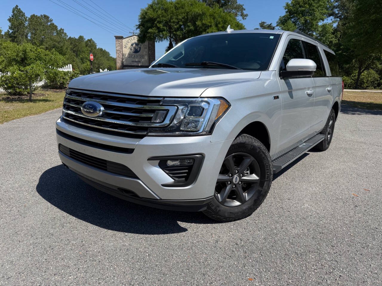 Used 2019 Ford Expedition Max XLT w/ Equipment Group 202A AWD/4WD image 43