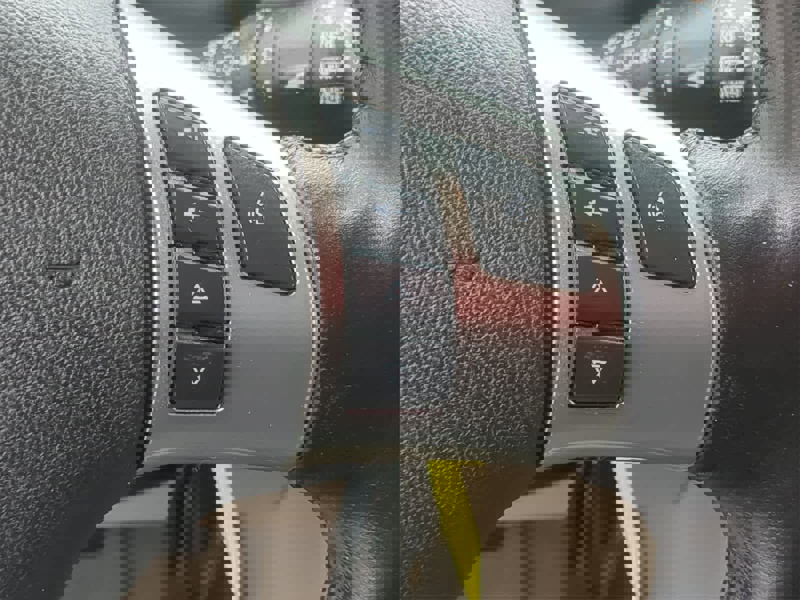 Used 2007 Saturn Vue 2WD V6 w/ Leather Appointments Pkg image 24