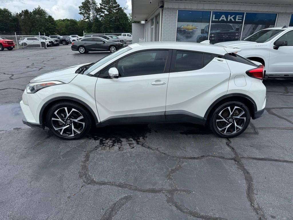 Used 2018 Toyota C-HR XLE FWD video 2